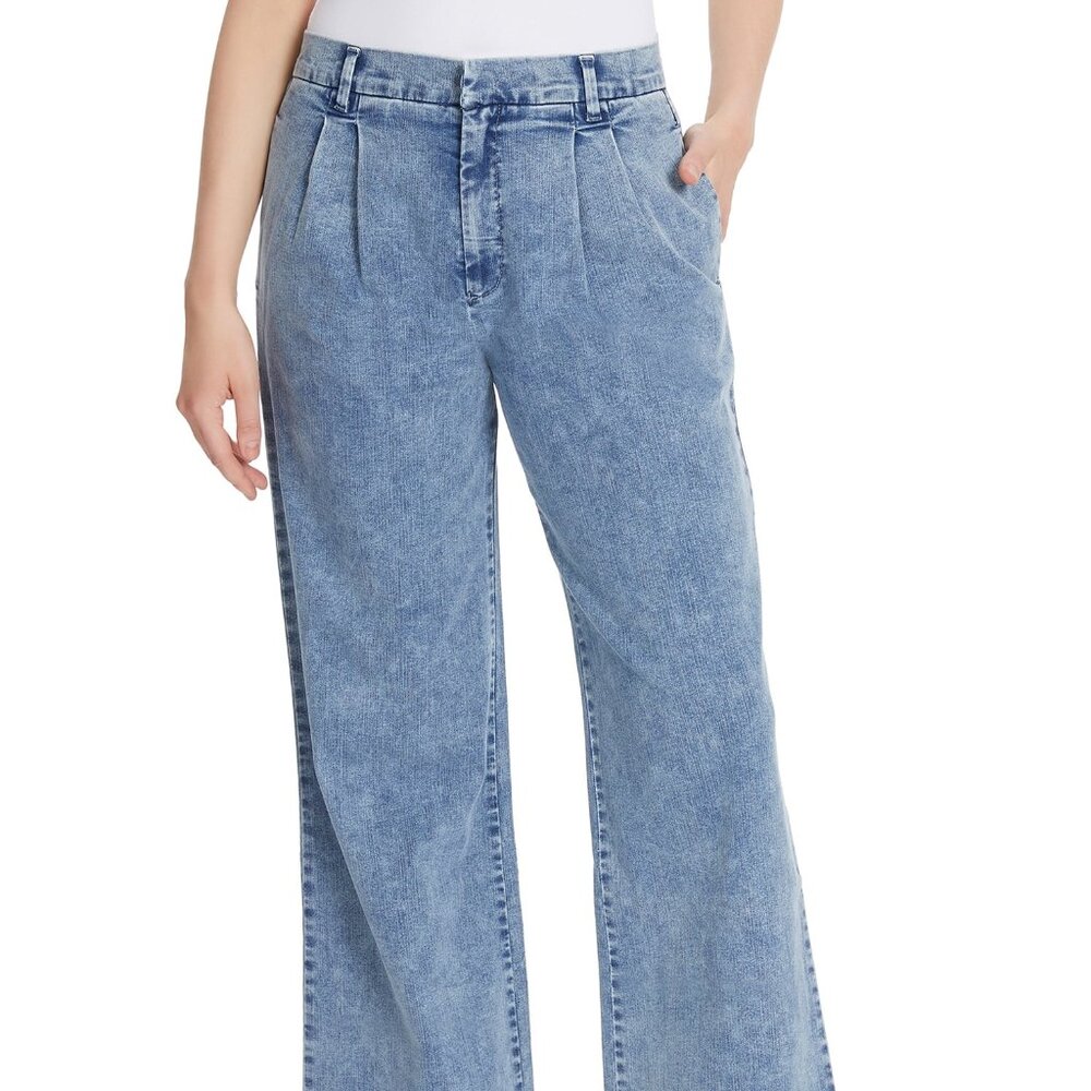 Size 18 NWT Gloria Vanderbilt Vintage Inspired Pleated Wide Leg Denim Jeans